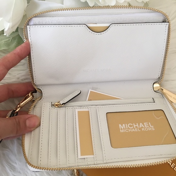 Last one✨Michael Kors flat phone wallet wristlet - Picture 4 of 5